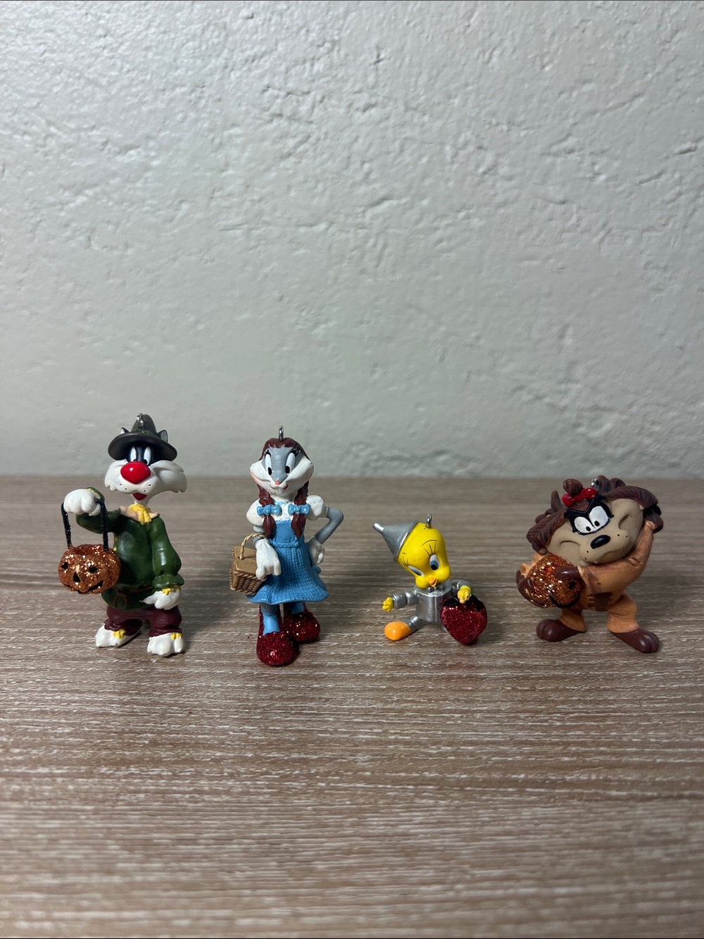 Trick-or-Treating in Oz Looney Tunes Hallmark Halloween Ornaments Never Used